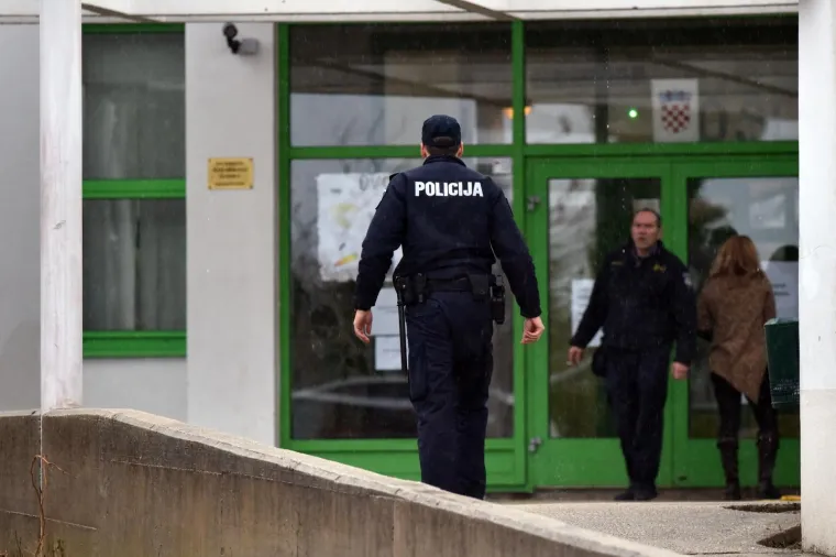 Domar se zaključao u osnovnu &scaron;kolu Brodarica