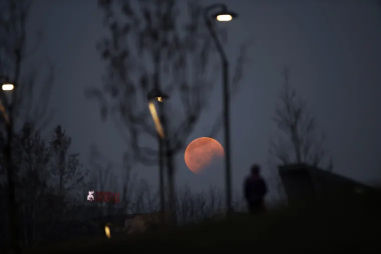 'Krvavi vučji Mjesec' nadahnuo je fotografe na prava umjetnička djela