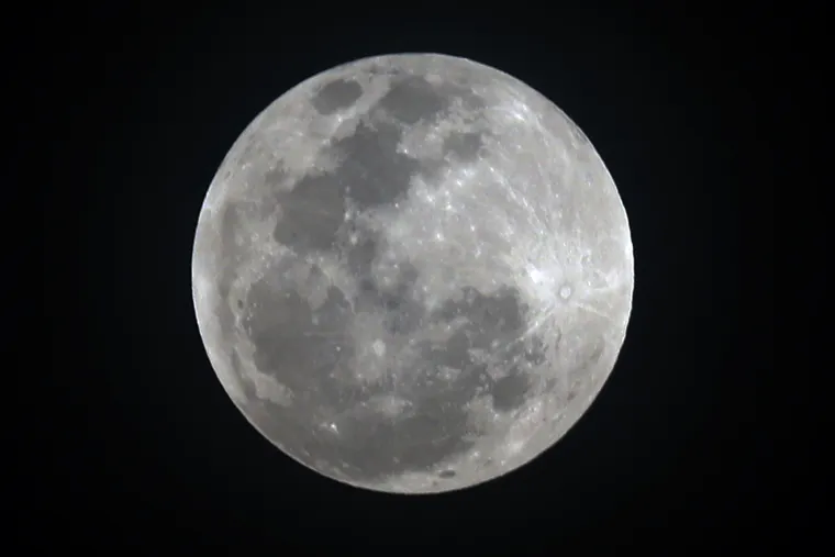 'Krvavi vučji Mjesec' nadahnuo je fotografe na prava umjetnička djela