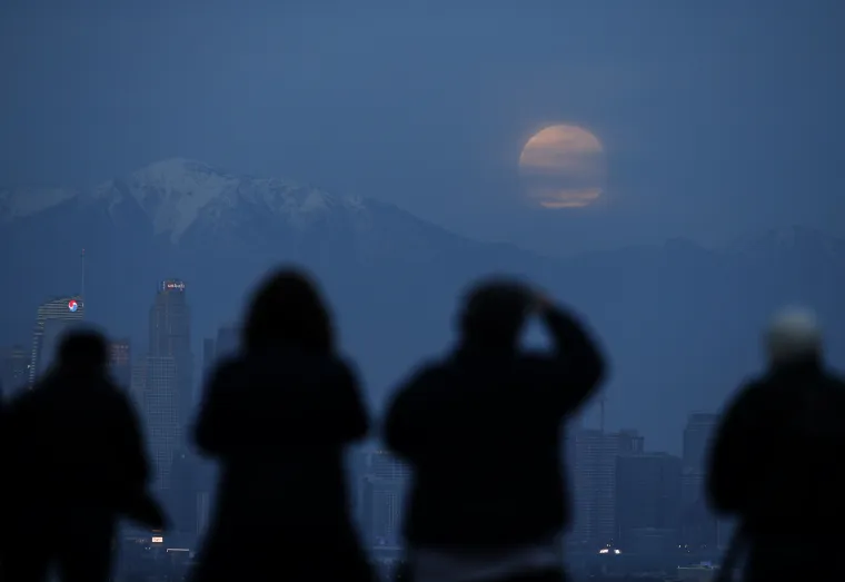 'Krvavi vučji Mjesec' nadahnuo je fotografe na prava umjetnička djela