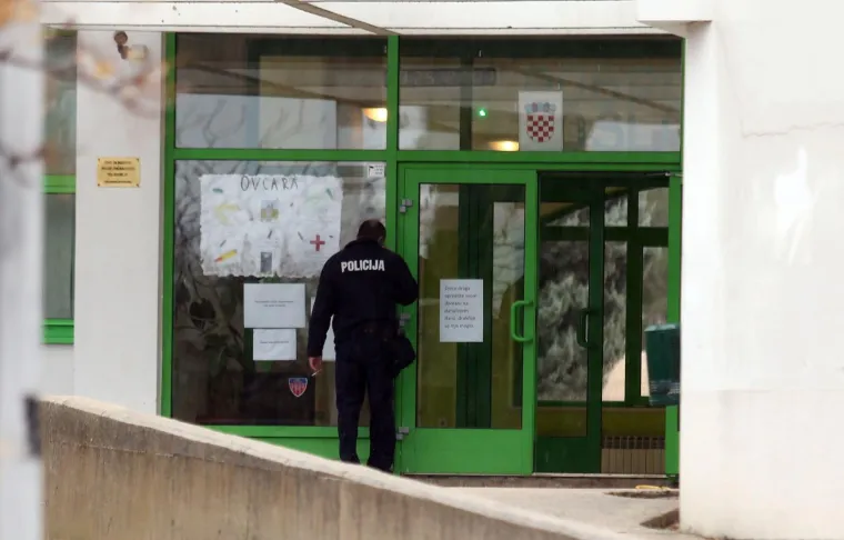 Domar se zaključao u &scaron;kolu i nikoga nije pu&scaron;tao unutra