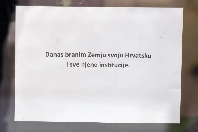 Domar se zaključao u &scaron;kolu i nikoga nije pu&scaron;tao unutra