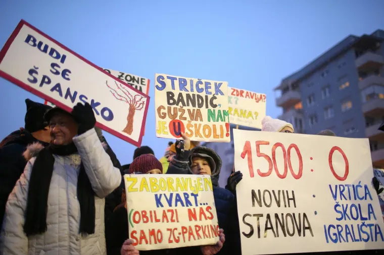 'Budi se, &Scaron;pansko!' Stanovnici blokirali zebru u znak prosvjeda s mnogo zahtjeva