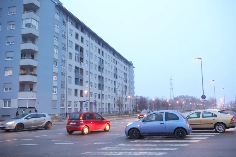 'Budi se, &Scaron;pansko!' Stanovnici blokirali zebru u znak prosvjeda s mnogo zahtjeva