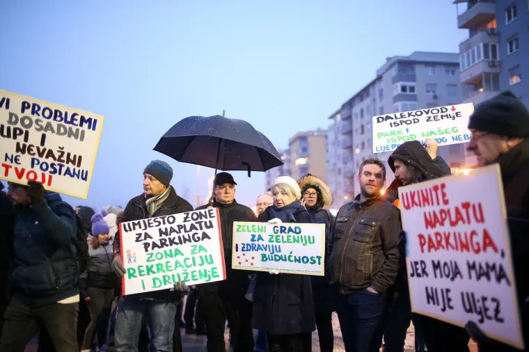 'Budi se, &Scaron;pansko!' Stanovnici blokirali zebru u znak prosvjeda s mnogo zahtjeva