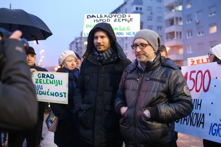 'Budi se, &Scaron;pansko!' Stanovnici blokirali zebru u znak prosvjeda s mnogo zahtjeva