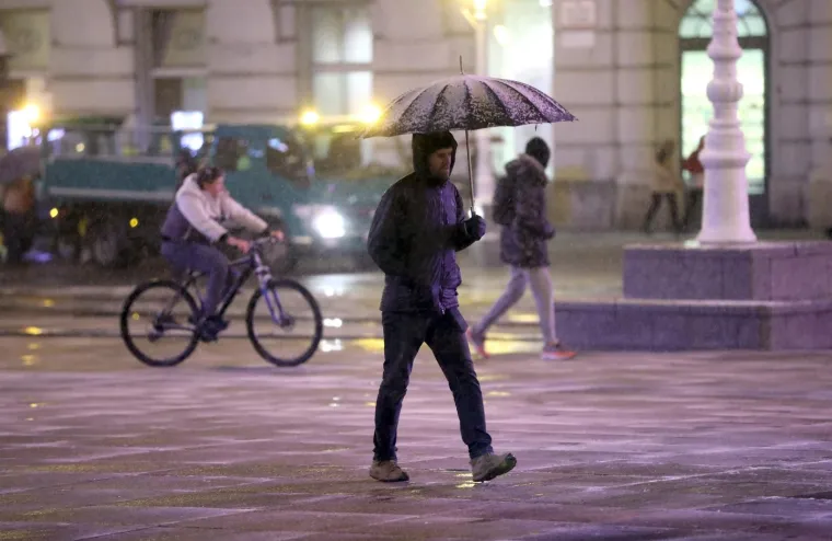 Zabijelile se nizine! Jeste li uživali u noćnom ugođaju snježnog Zagreba?