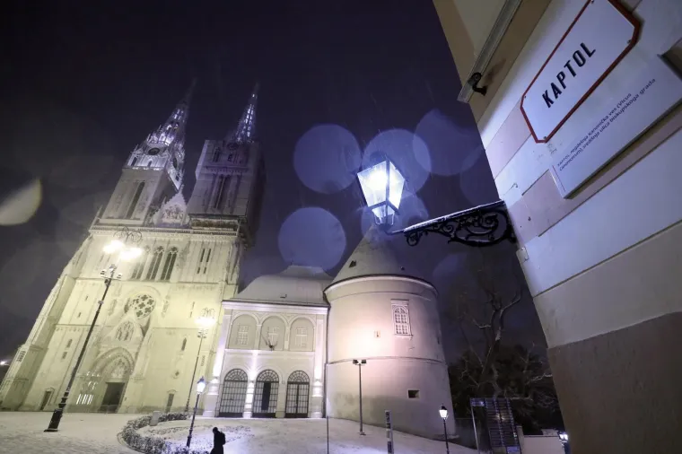 Zabijelile se nizine! Jeste li uživali u noćnom ugođaju snježnog Zagreba?