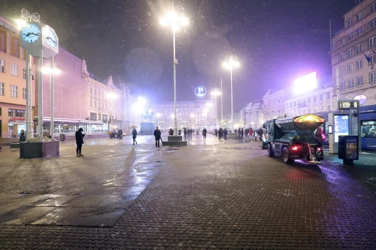 Zabijelile se nizine! Jeste li uživali u noćnom ugođaju snježnog Zagreba?