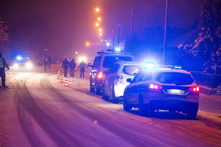 Izletio s ceste: U prometnoj nesreći smrtno stradao putnik u automobilu