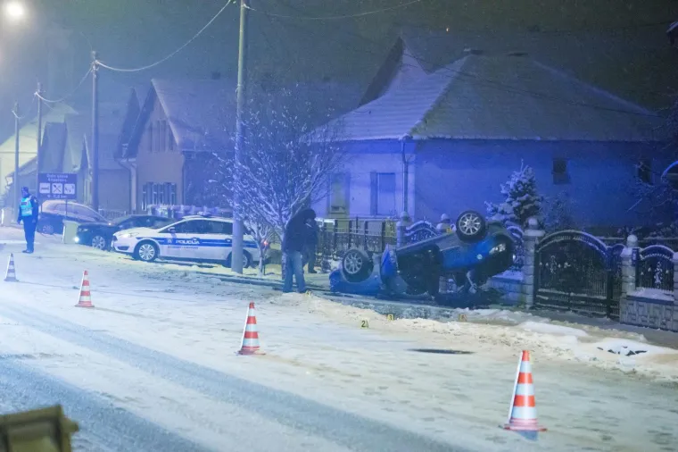 Izletio s ceste: U prometnoj nesreći smrtno stradao putnik u automobilu