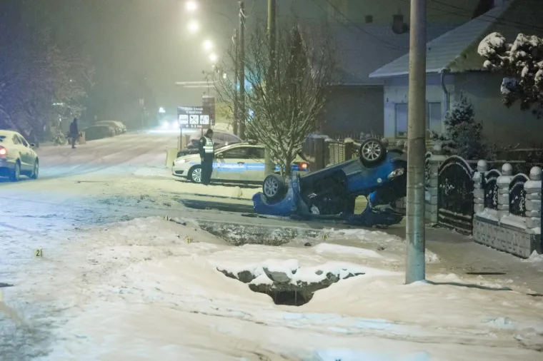 Izletio s ceste: U prometnoj nesreći smrtno stradao putnik u automobilu