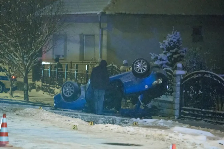 Izletio s ceste: U prometnoj nesreći smrtno stradao putnik u automobilu