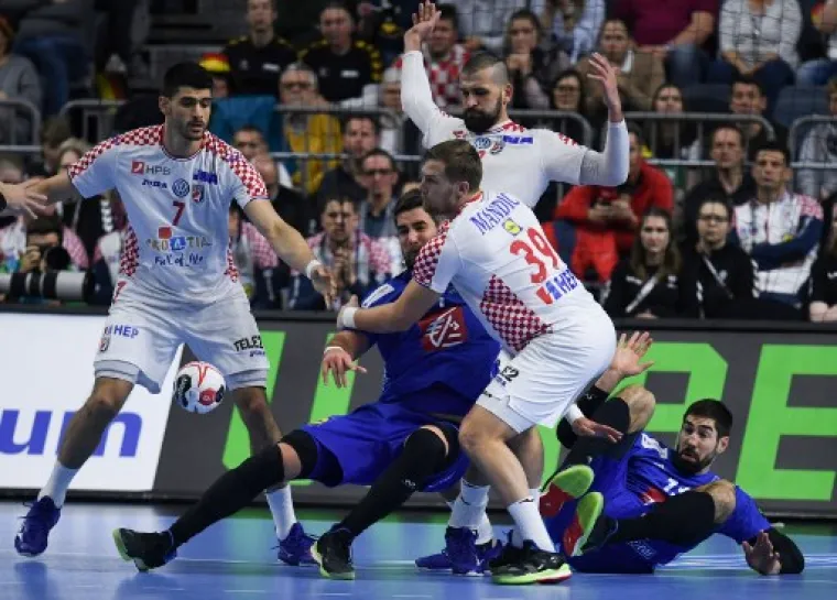 ROVOVSKA BITKA U LANXESS ARENI: Ove slike govore vi&scaron;e od tisuću riječi