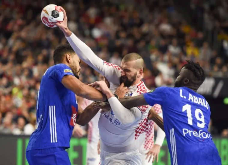 ROVOVSKA BITKA U LANXESS ARENI: Ove slike govore vi&scaron;e od tisuću riječi