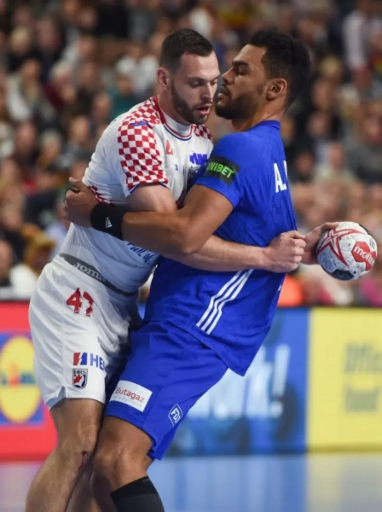 ROVOVSKA BITKA U LANXESS ARENI: Ove slike govore vi&scaron;e od tisuću riječi