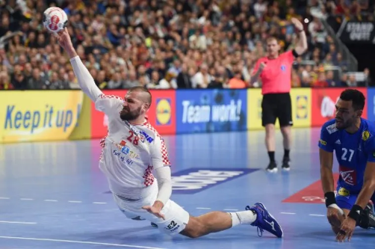 ROVOVSKA BITKA U LANXESS ARENI: Ove slike govore vi&scaron;e od tisuću riječi