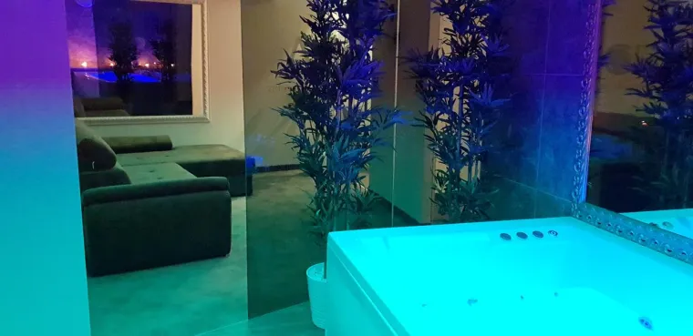 Kako stoji na stranicama Booking.coma apartman se nalazi 7 kilometara od Splavova, a 8 kilometara od Trga Republike u Beogradu