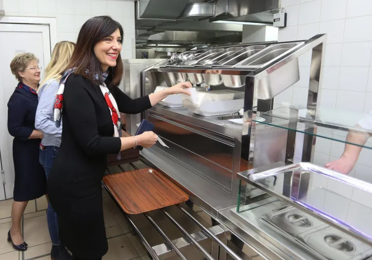 Kao u studentskim danima: I ministrica isprobala novu menzu na Filozofskom