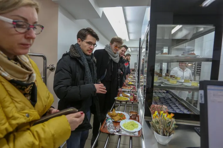 Kao u studentskim danima: I ministrica isprobala novu menzu na Filozofskom