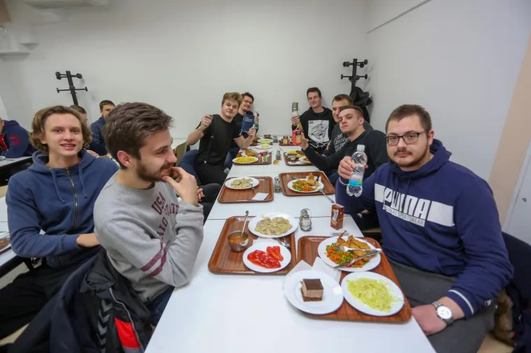 Kao u studentskim danima: I ministrica isprobala novu menzu na Filozofskom