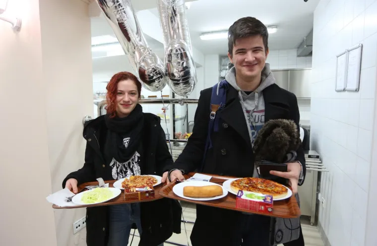 Kao u studentskim danima: I ministrica isprobala novu menzu na Filozofskom
