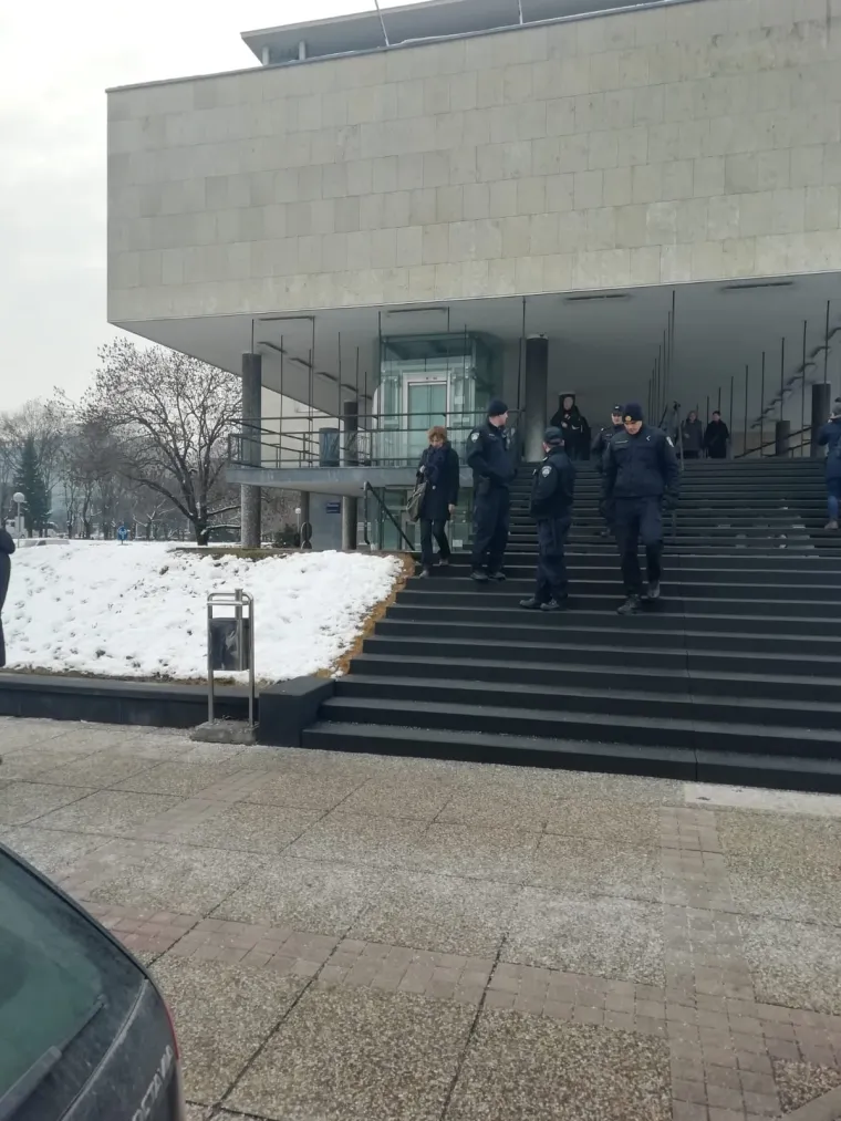 Policija ispred zagrebačkog poglavarstva