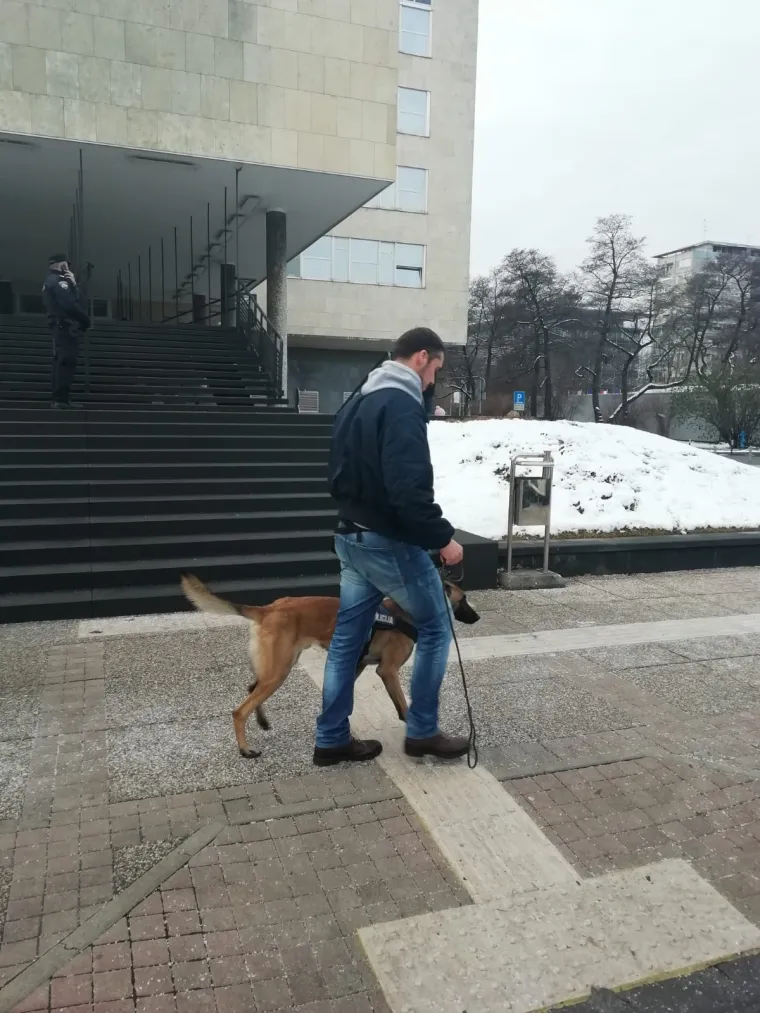 Policija ispred zagrebačkog poglavarstva