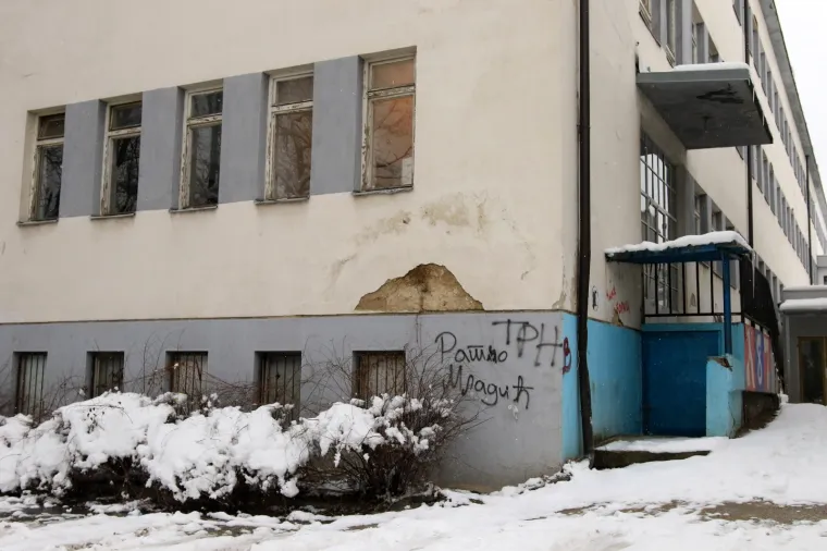 Prema informacijama Davidovih roditelja, na parkingu Metalske &scaron;kole je tu noć pretučen od strane desetaka osoba