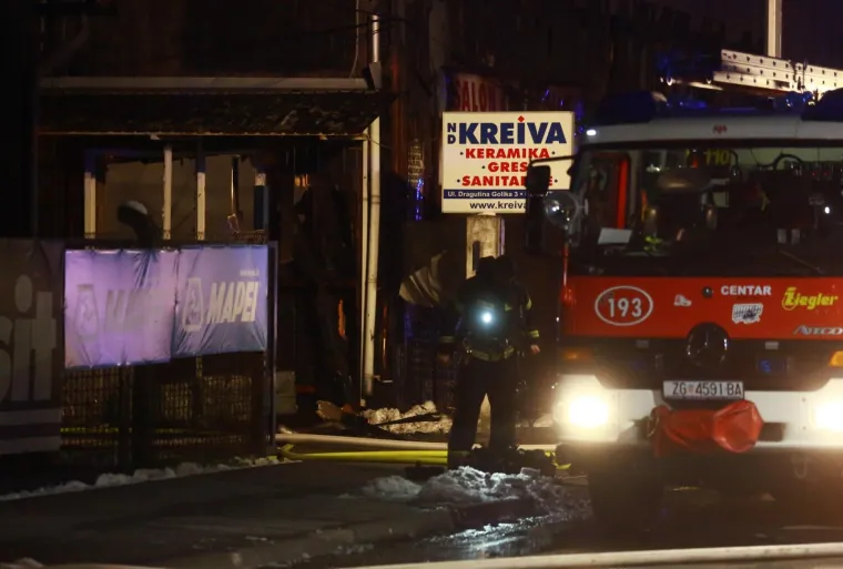 Sedam ekipa s tri cisterne gasili požar na zapadu Zagreba: Uzrok vatrene stihije jo&scaron; uvijek nepoznat