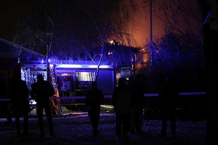 Sedam ekipa s tri cisterne gasili požar na zapadu Zagreba: Uzrok vatrene stihije jo&scaron; uvijek nepoznat