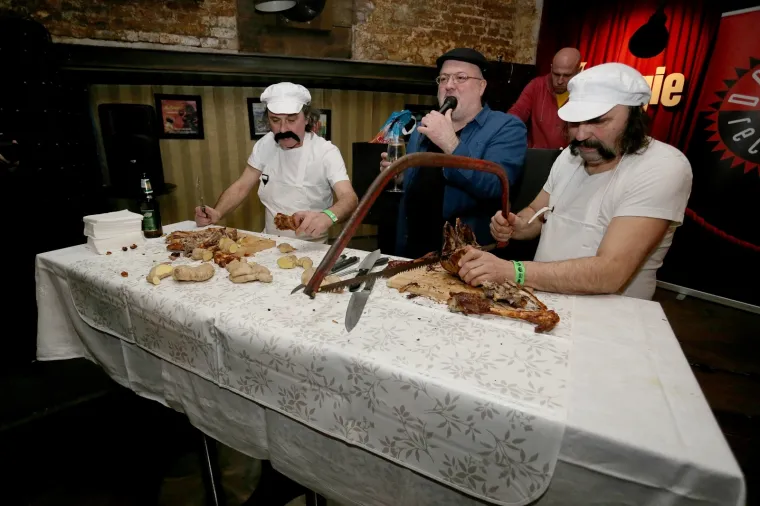 LET 3 PRIREDIO SHOW ZA FANOVE: Pozvali na mladu janjetinu s ražnja i puštanje golubova