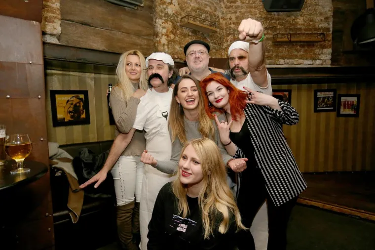 LET 3 PRIREDIO SHOW ZA FANOVE: Pozvali na mladu janjetinu s ražnja i puštanje golubova