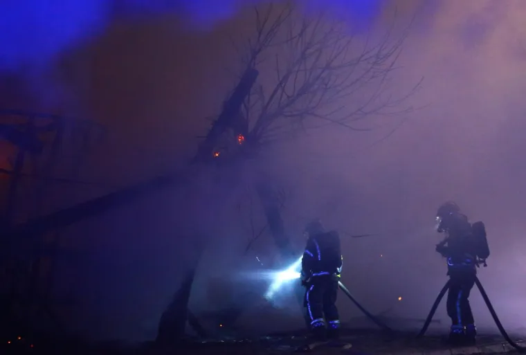 VELIKI POŽAR NA ZAPADU ZAGREBA: Vatrogasci ugasili požar u skladištu