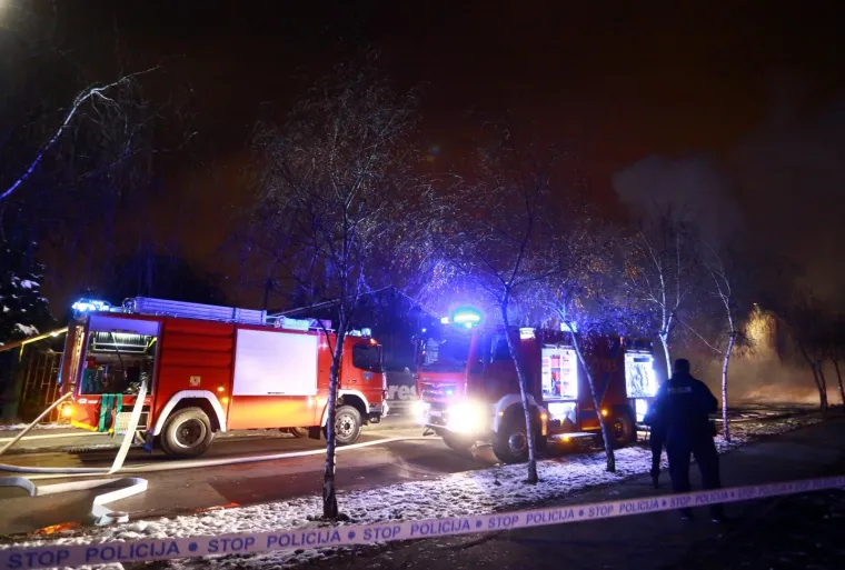 VELIKI POŽAR NA ZAPADU ZAGREBA: Vatrogasci ugasili požar u skladištu