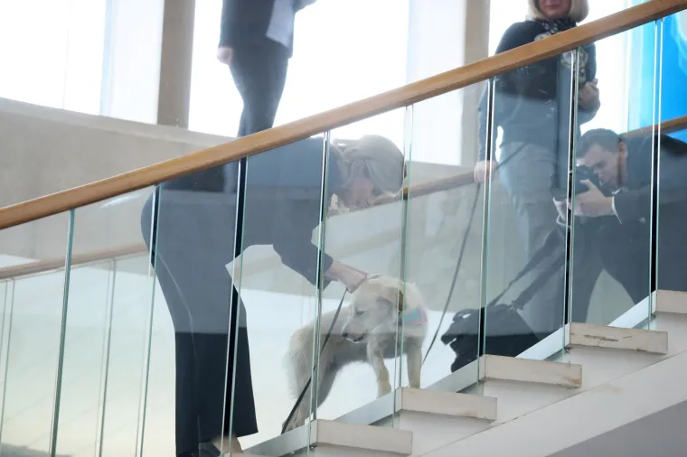 U Uredu predsjednice održan je Dan otvorenih vrata na temu "Za ljep&scaron;u na&scaron;u - Gospodarenje otpadom". Tijekom susreta s građanima predsjednica se pohvalila koje sve trikove je naučila kujica Kika.