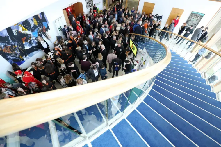 U Uredu predsjednice održan je Dan otvorenih vrata na temu "Za ljep&scaron;u na&scaron;u - Gospodarenje otpadom". Tijekom susreta s građanima predsjednica se pohvalila koje sve trikove je naučila kujica Kika.