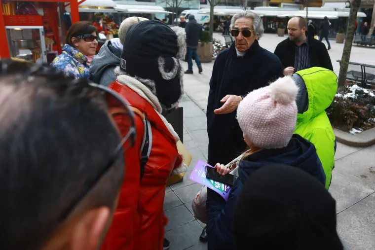 POPULARNI PENZIĆ TONI NAPRAVIO GUŽVU U ZAGREBU: Ljudi su ga žicali za fotku, a &scaron;armirao je i Ivanu Banfić