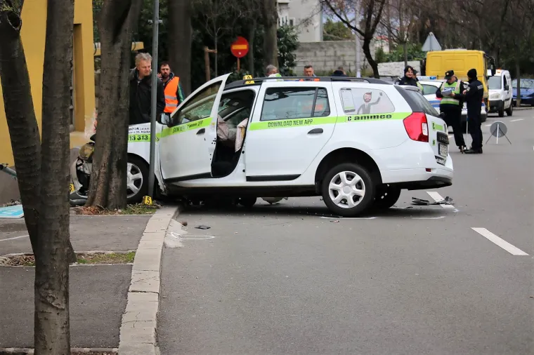 Te&scaron;ka nesreća: Taksijem pregazio dvije žene pa se zabio u zid