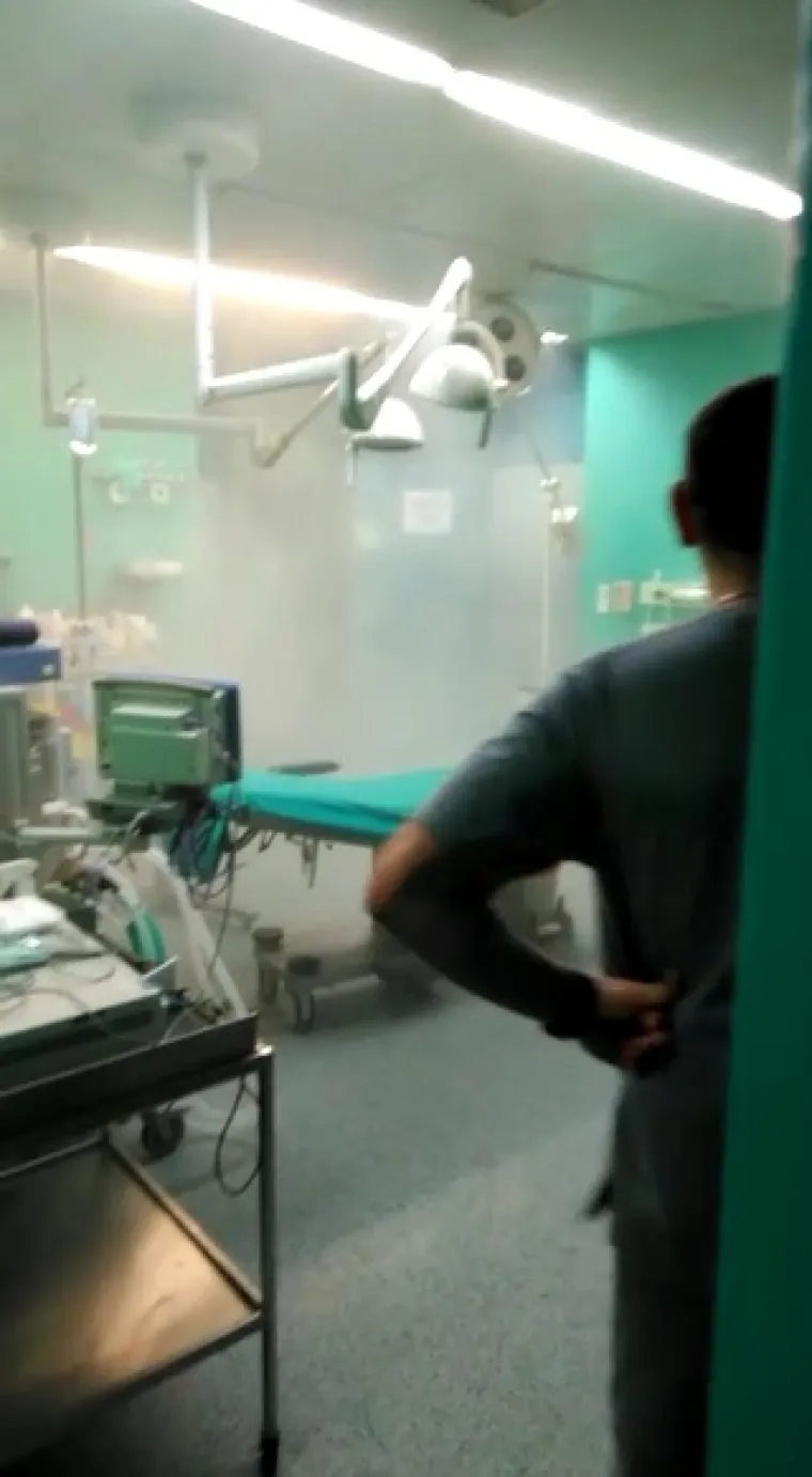 Nevjerojatni prizori iz KB Dubrava: Vatrogasnim aparatom demolirao ambulantu i napao osoblje