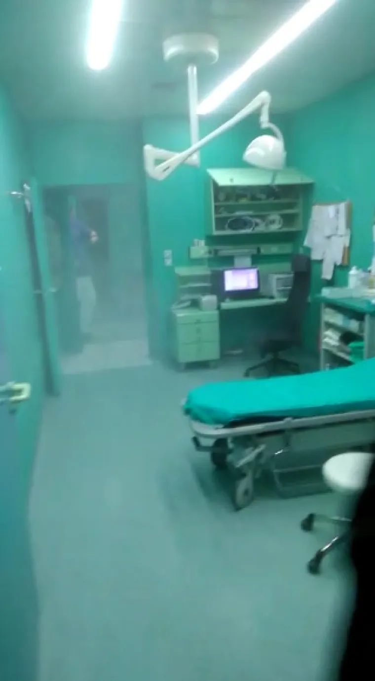 Nevjerojatni prizori iz KB Dubrava: Vatrogasnim aparatom demolirao ambulantu i napao osoblje