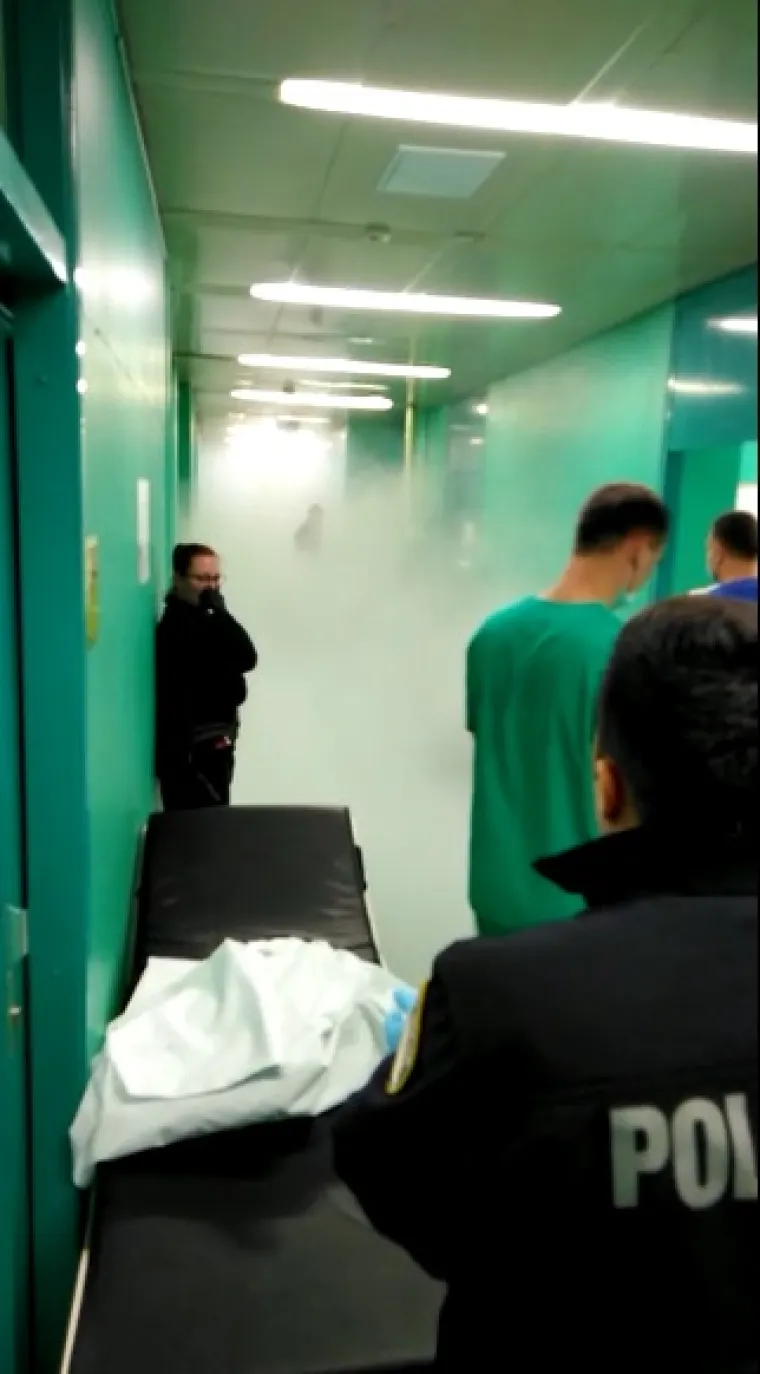 Nevjerojatni prizori iz KB Dubrava: Vatrogasnim aparatom demolirao ambulantu i napao osoblje