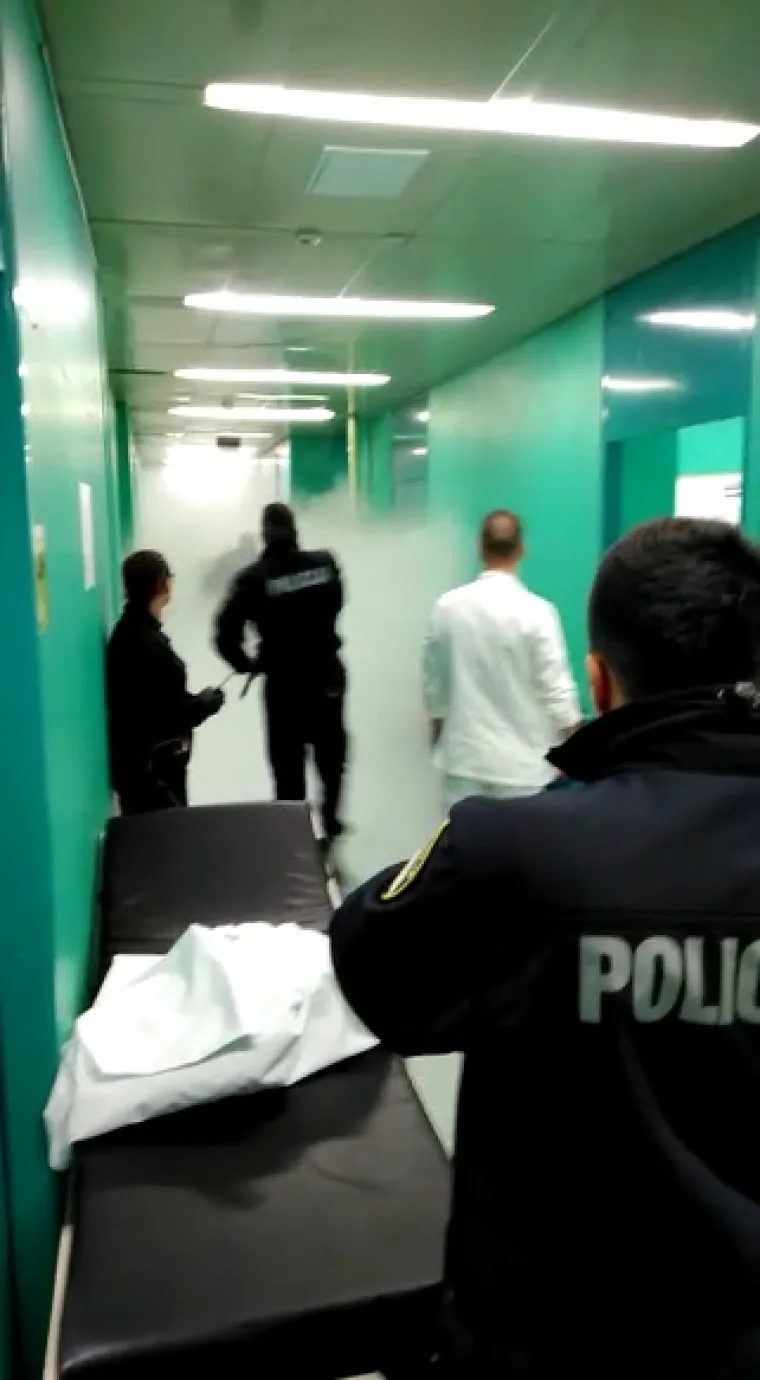 Nevjerojatni prizori iz KB Dubrava: Vatrogasnim aparatom demolirao ambulantu i napao osoblje