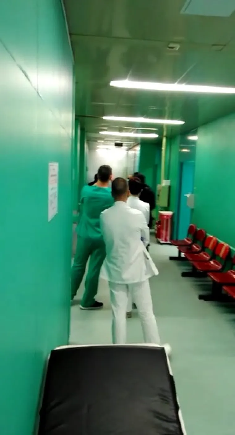 Nevjerojatni prizori iz KB Dubrava: Vatrogasnim aparatom demolirao ambulantu i napao osoblje