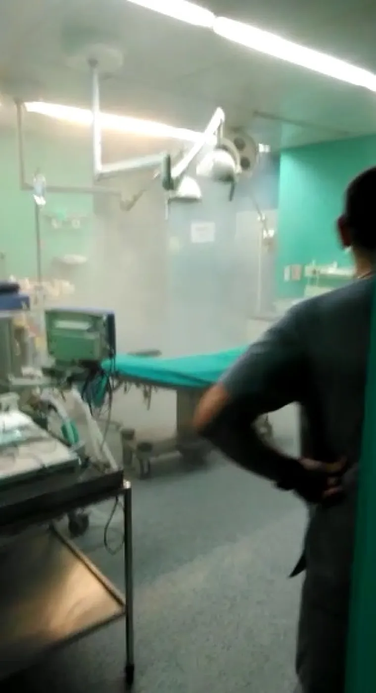 Nevjerojatni prizori iz KB Dubrava: Vatrogasnim aparatom demolirao ambulantu i napao osoblje