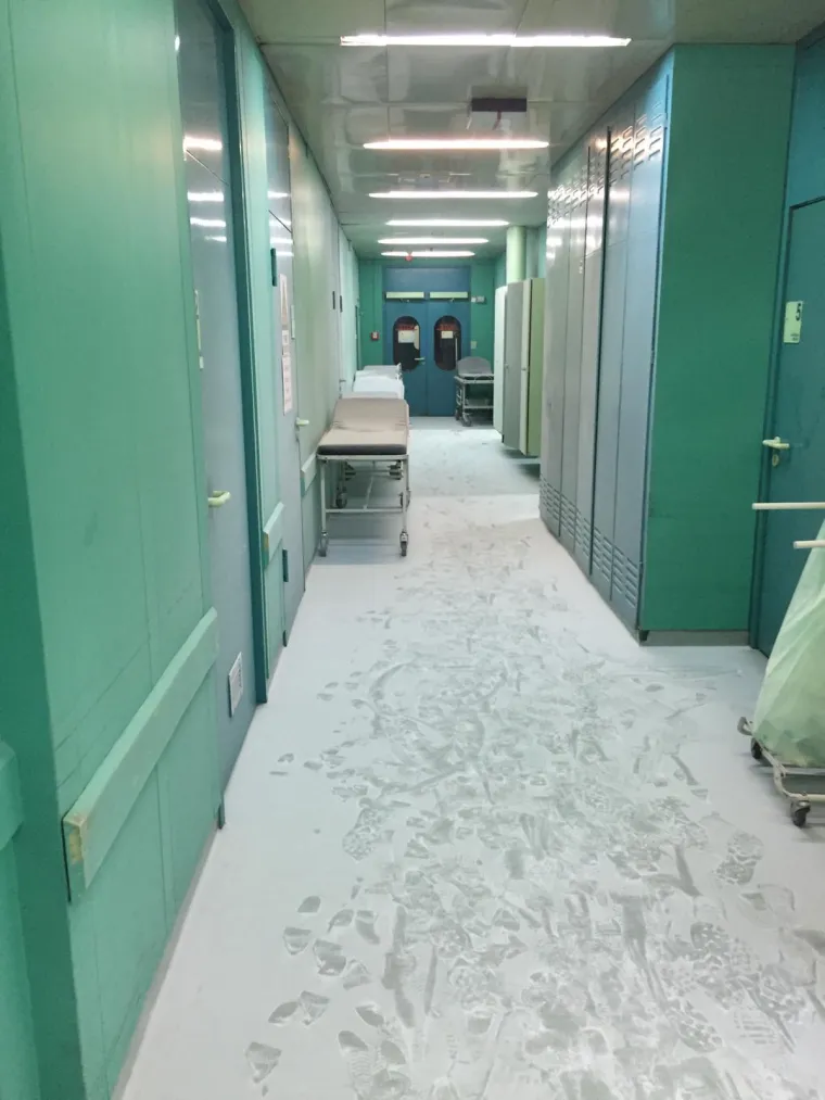 Nevjerojatni prizori iz KB Dubrava: Vatrogasnim aparatom demolirao ambulantu i napao osoblje