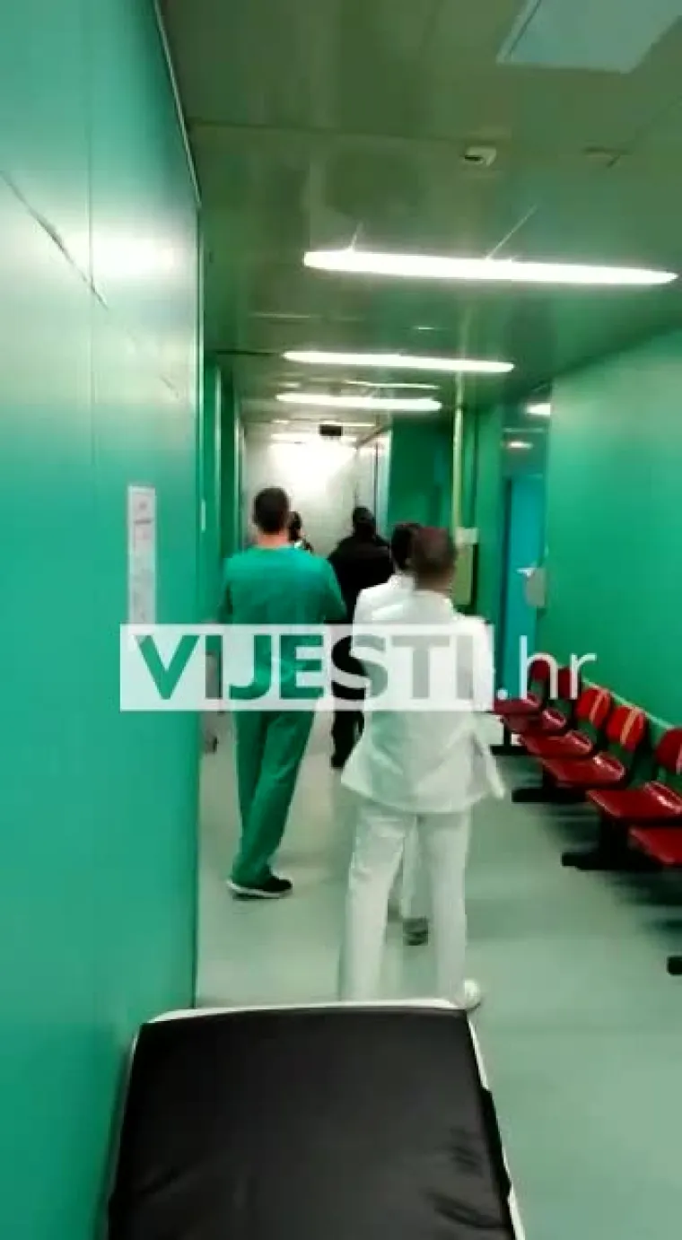 Nevjerojatni prizori iz KB Dubrava: Vatrogasnim aparatom demolirao ambulantu i napao osoblje