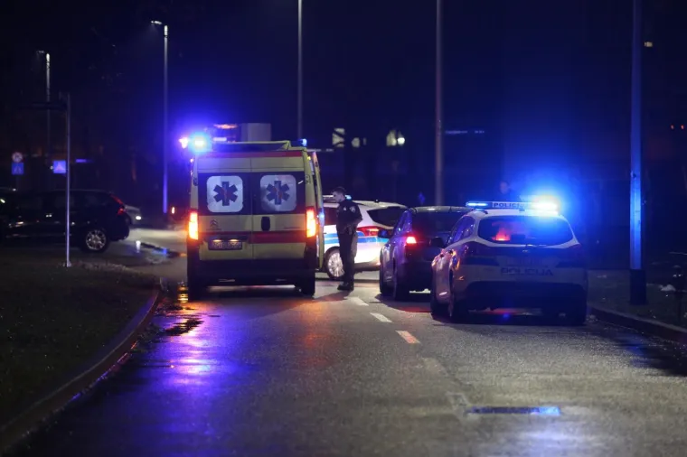 Večeras oko 20 sati na zagrebačkoj Volovčici, u Zapoljskoj ulici, planuo je stan u zgradi, a u njemu je pronađen mrtav čovjek.