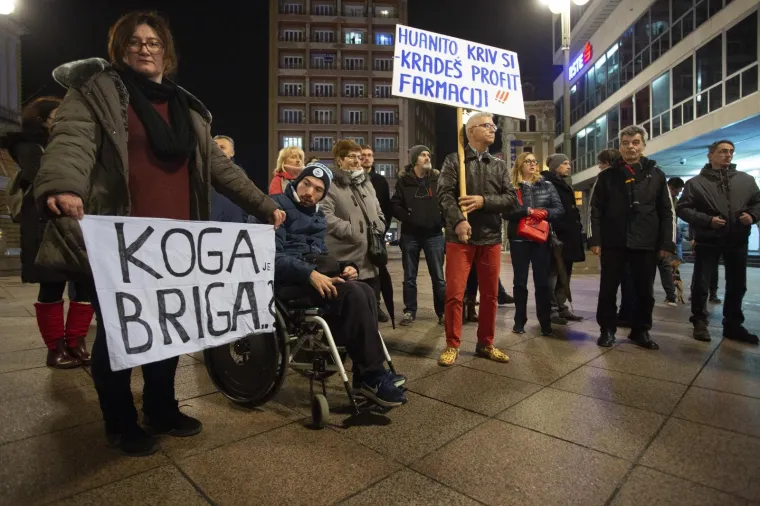 PROSVJED U RIJECI: Dvjestotinjak građana zapalilo za Huanita Luksetića