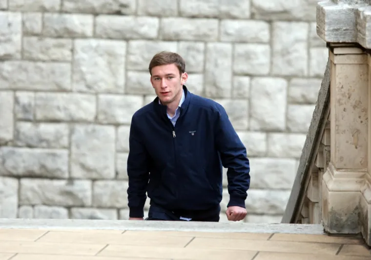 Lo&scaron;injaninu Ivanu Jeliću u Rijeci sude jer je navodno u telefonskom razgovoru prijetio premijeru i Vladi, odnosno tajnici premijera je kazao da će kupiti borbene avione, sru&scaron;iti Vladu i sve ih ubiti.